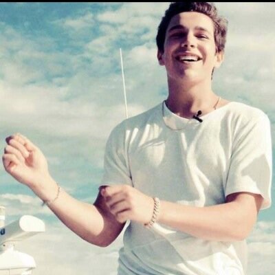 @austinmahone we love you !! ❤️ follow this account please !! :'( :'( !! You arr the most sexy boy in the world..