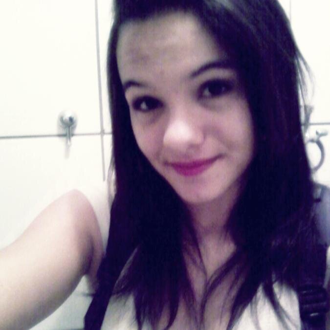Eu que vivo com α cαbeçα nα luα, com músicα no ouvido e corαção nα bocα :)
eu sou meninα e mulher, eu sei muito bem o que quero .
