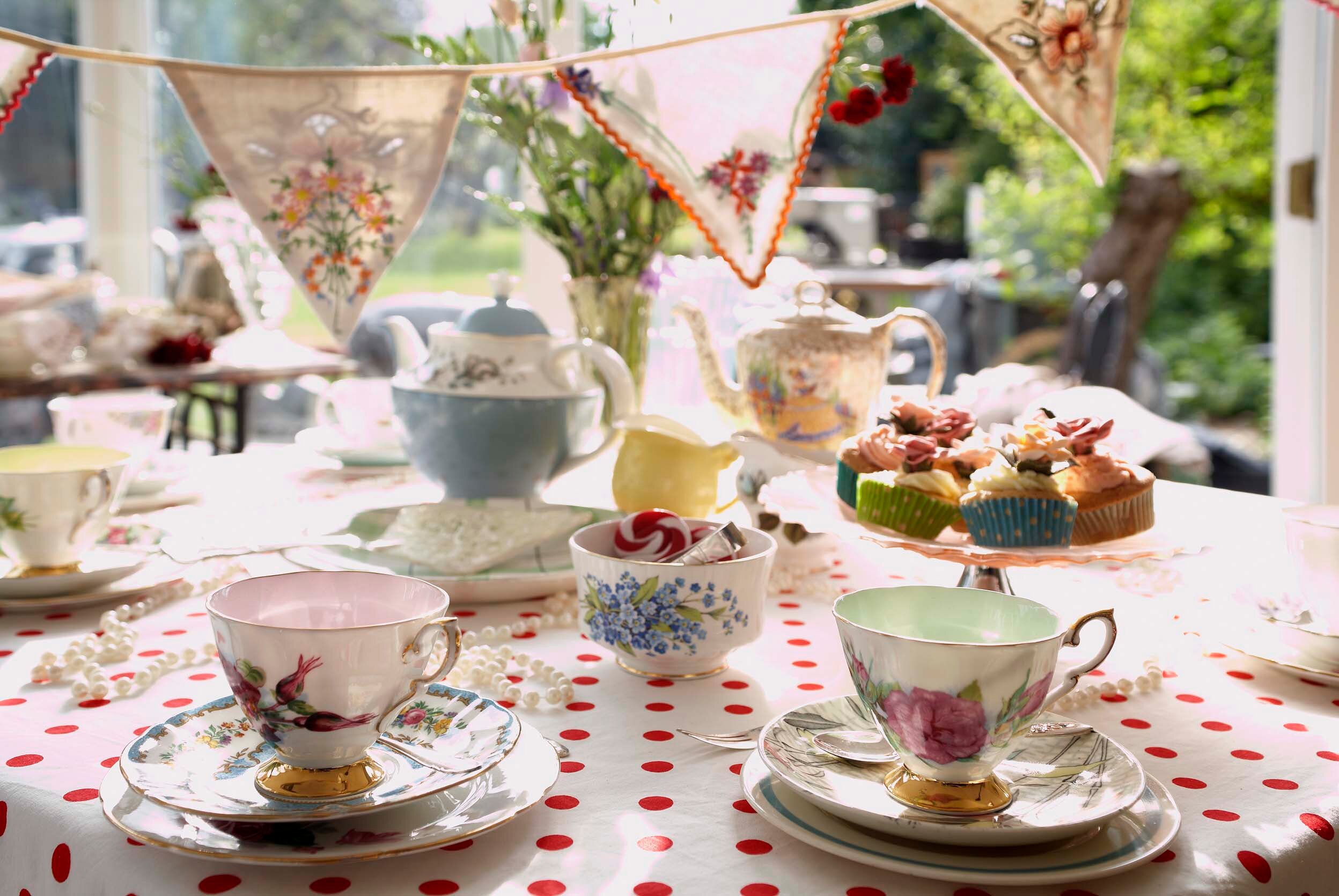 Beautiful English vintage china hire for weddings, bridal showers, baby showers or any special occasions. 

http://t.co/FkH4ukVsP4