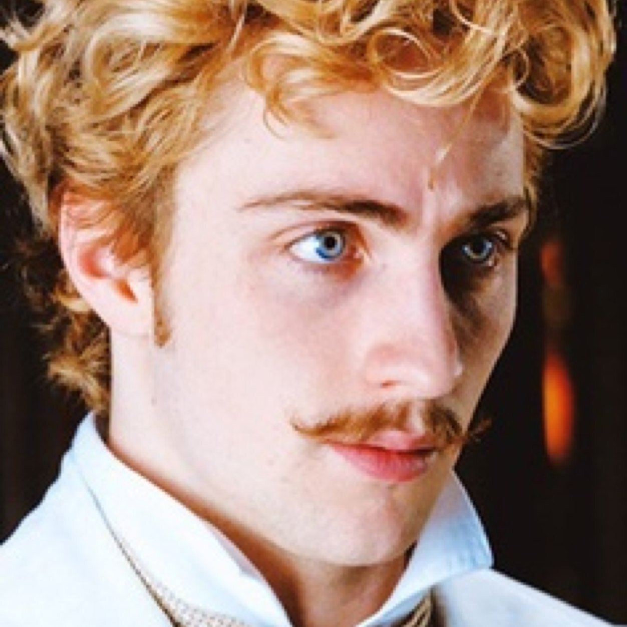 Slaying with flattery. Master swordsman and reader of Loki's diary~ Assumed gay until proven straight.