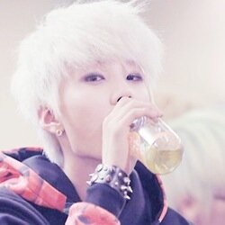 我会爱你直到时间的尽头 我会等待一万年 ✧ Ljoe es mi furby uke y yo su ponejo ✧