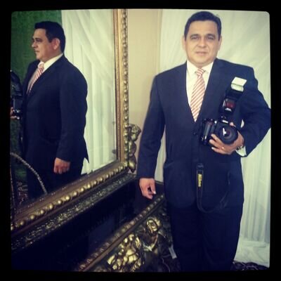Bueno soy fotografo! hago Edición, diseño gráfico etc! Soy Trabajador Social, soy de Villa Elisa y del 4-12-76