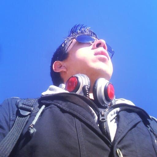 Publicista. Me gusta diseñar, la fotografía, la música, los animales y viajar mucho.