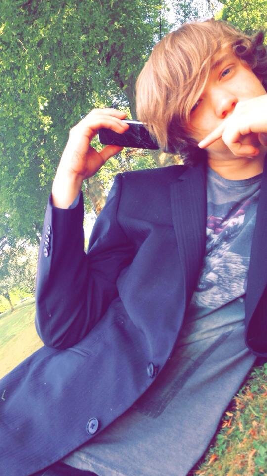 birdminn's profile picture. I'm like a flower, natural, good looking, mysterious , but eventually i'm just going to shrivel up in the mud.  actually, i did that long ago