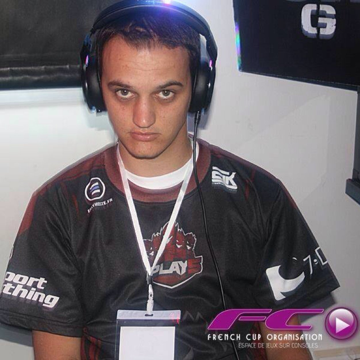 Joueur FIFA. Finaliste ClanWar 2014 PS3. Joueur Xbox One chez @Snake_eSport. GT : YodaZbak