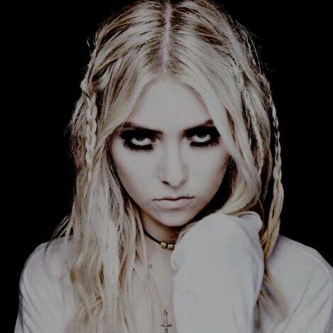 HavocInHades's profile picture. I am your beautiful nightmare, the guilty pleasure found in the darkest corners of your heart. The obsession you can't escape.