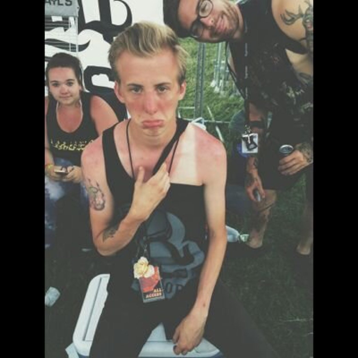 V.XXI.MMXIII
I AM IN A BAND AND I DRINK A LOT
@CURSEDSAILS 
(Don't take all my tweets seriously)