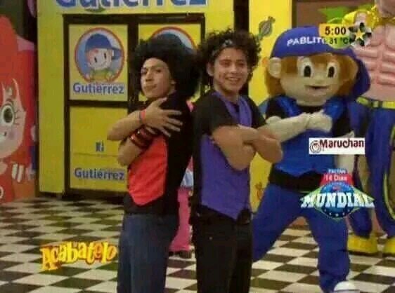 mis principes sin corona @_snuppy08 @brandon_meza los amo broopy es mi vida snoopy y brandon los mejores de acabatelo conoci a snoopy 28/03/14#Broopytagirl