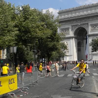 TourdeFrance's profile picture. This is a parody! Un guide NON OFFICIEL sur les vélos, le vin et la vie.