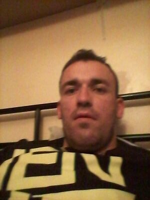 hiya all im gav from Brighouse im 31
