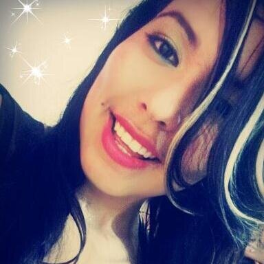 Eu sou uma Menina que decidi viver de escolhas, não de chances. Optei por ser motivada e não manipulada. Ser útil e não usada. Sobressair-me e não competir.