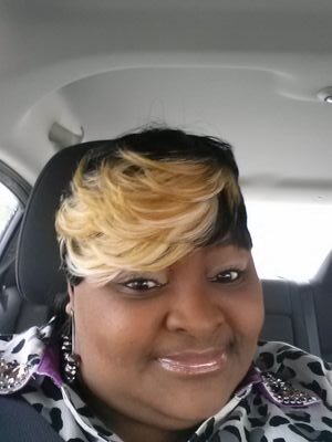 womanofstatus's profile picture. 