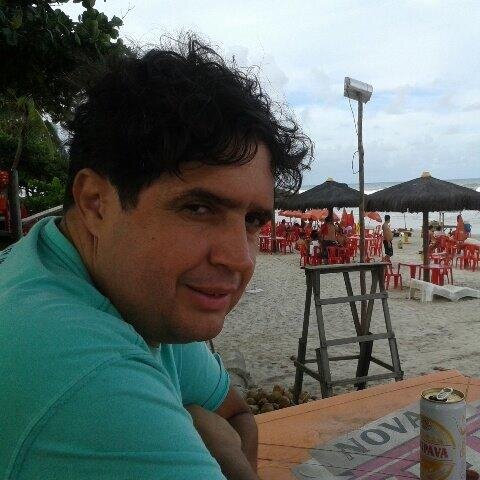Analista de Sistemase Artista Plástico, este perfil foi criado para divulgação dos trabalhos por mim criados.