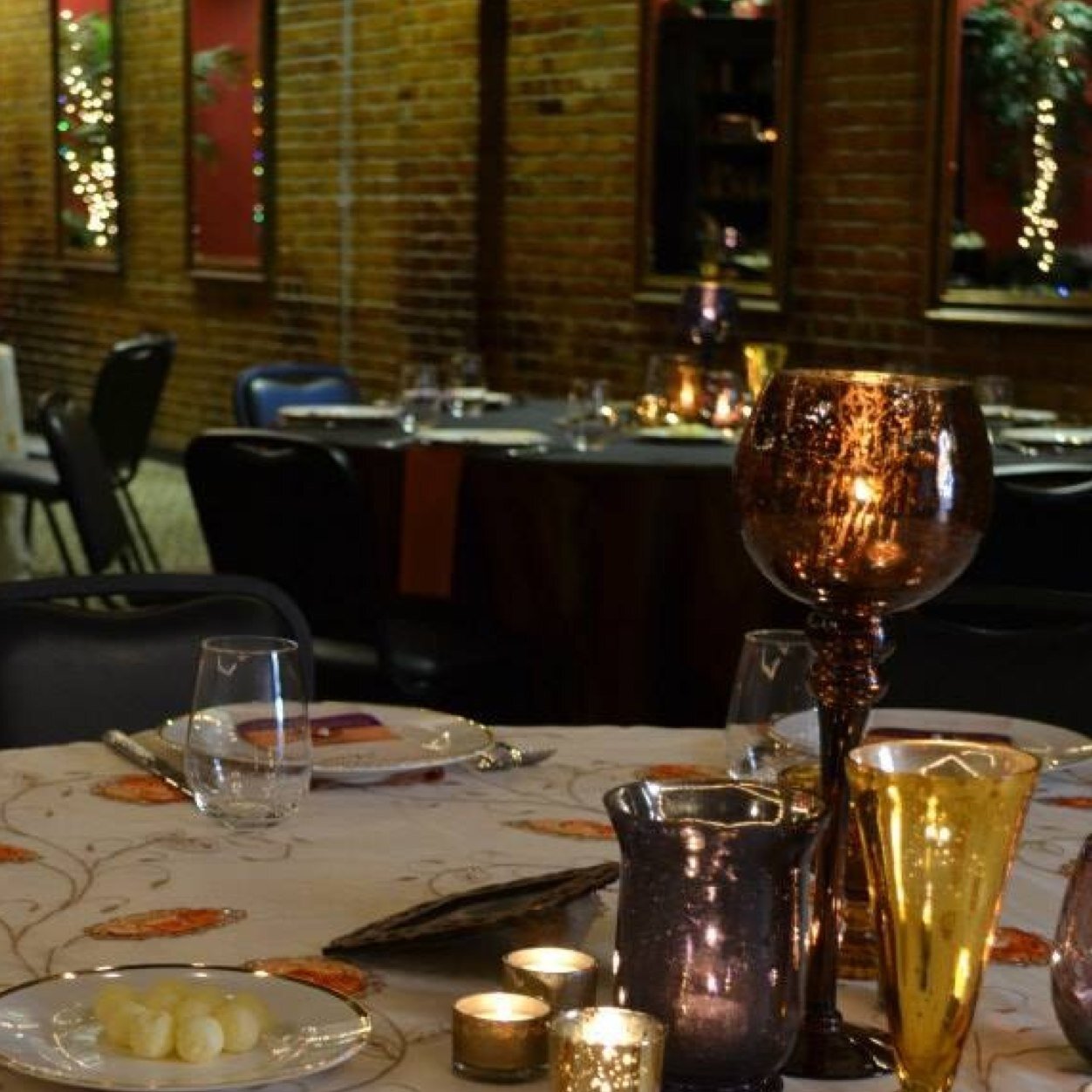 The restored charm of the historic Royal Bakery on Hillsborough creates a classic setting for your extraordinary event.