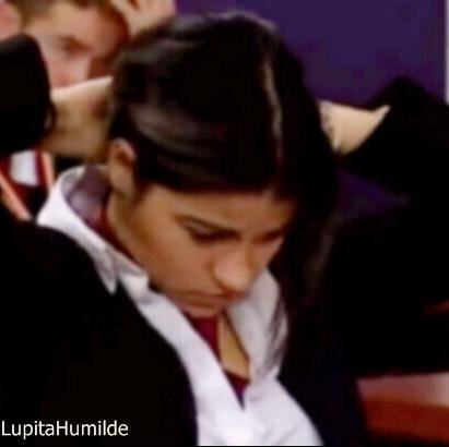 Venho de um lugar muito humilde. Sou muito boa, mas as vezes, com minha ingenuidade, sou enganada. #Rebelde