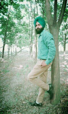 amrik7042's profile picture. 