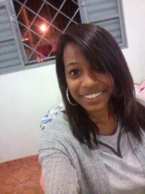 Brasília.  17 anos .  Sou do tipo de garota que rir de tudo,mas que chora por coisas bobas.