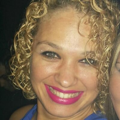Sou uma pessoa muito feliz... Além de apaixonada pela família, pela vida e pela música.