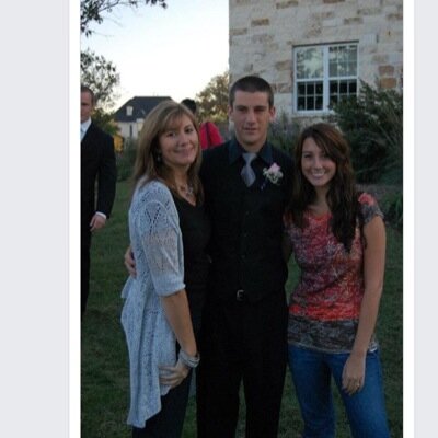 LisaAkard22's profile picture. loves all creatures, great and small!