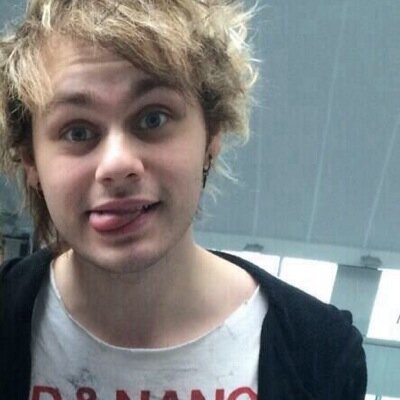 This is a free follow from @cliffordcuddlez! Follow her for a follow back! And ask for a dm to Michael and Mama June if you want! Tweet me! Lets be friends! ☺️