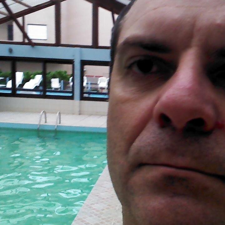 TJ, bancário, pai.