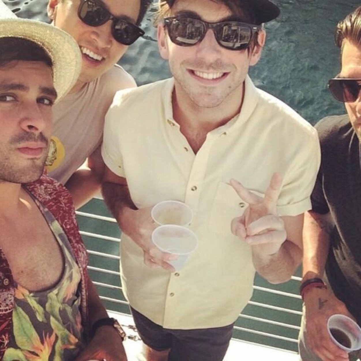 Earthtolcx's profile picture. Hold onto me.