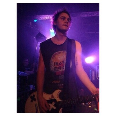 PLEASE FOLLOW @hemmoslube I LOVE YOU SO SO MUCH❤️❤️