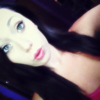 Stay weird, California girl, Love the ocean.  Musician, cat person,nature. Flower child.