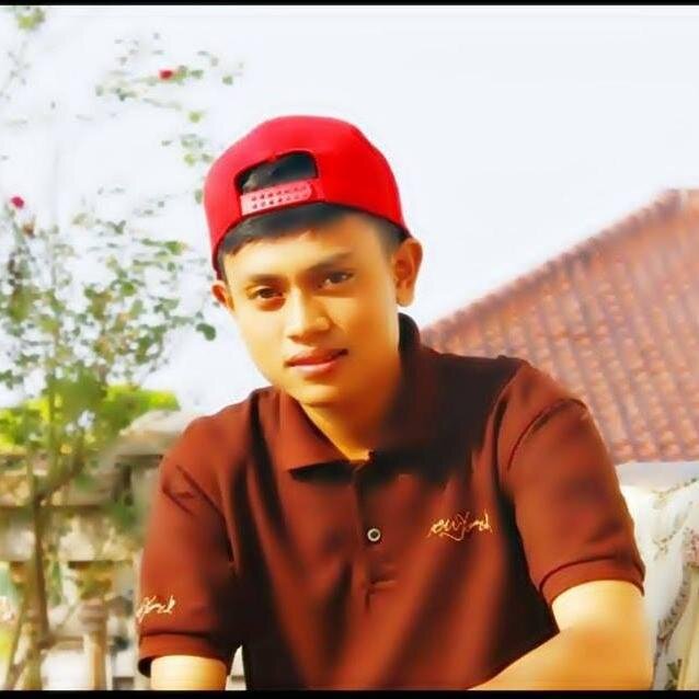 Lahir Smi, 03-03 1992
lebih baik bahagia jadi diri sendiri dari pada bahagia tapi jadi orang lain :)