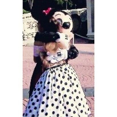 اسويلك فولو هنا بترده؟رده هنا @queennelena_ ولو تفاعلت معاها راح تنفض لك وتعززلك دايم وشكرا جميع♥♥.