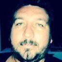 Amar eficazmente a alguém é recusar-se a aceitar a sua caricatura. Rasgar todas as máscaras é a condição para que apareça a verdadeira face do homem...