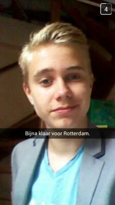 Kom uit Alphen aan den Rijn. Ik zit voorlopig nog wel op school. ):.