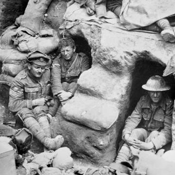 1914-1918 Newyddion o’r rheng flaen, union ganrif wedi’r cyfathrebiadau gwreiddiol / News from the Front Line in the Welsh language in real time