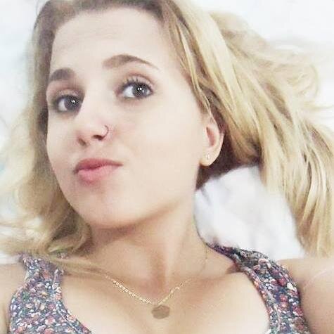 Posso me decepcionar, chorar, sofrer, mas o sorriso vai continuar no meu rosto. Não vou te dar o gostinho de me ver na pior