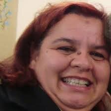 Gosto de me relacionar. É uma necessidade intrínseca de minha alma comunicar-me com seres afins, identificando afinidades.
