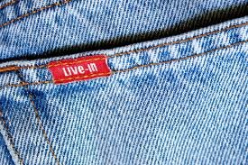 Importamos y Comercializamos toda clase de Jeans.. Pantalones, Camisas, Maletas, si está hecho en Jeans lo tenemos.  #SoloJeans #AhoraSomosMAS