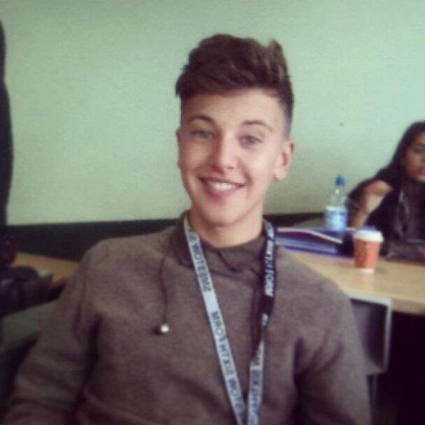 17, entrepreneur, West Midlands. Snapchat - hameedy