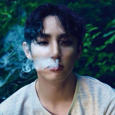 SHINee, дорамщик, teenwolfer. Адекватный. как-то так