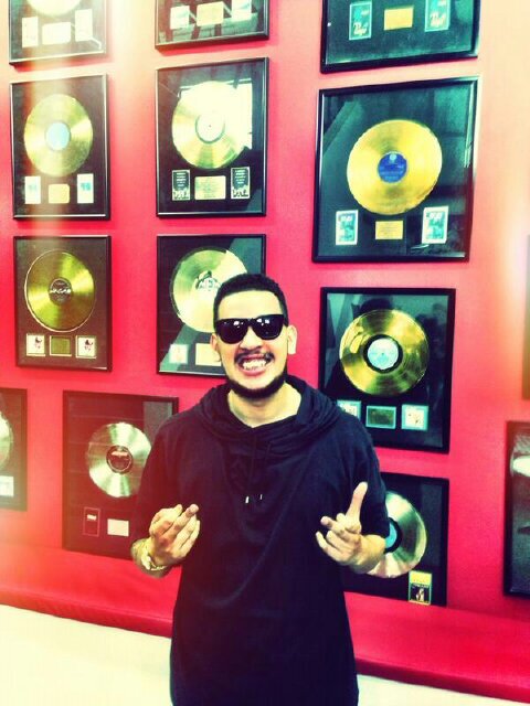 I'm the HOUSE welcomes Love respect every Soul wt Rainbow inmy HEART!!!FASHIONSTA.owner-creativeDirector of SOULCLOSETEMPIRE.studio:ntsabisenglaila@gmail.com