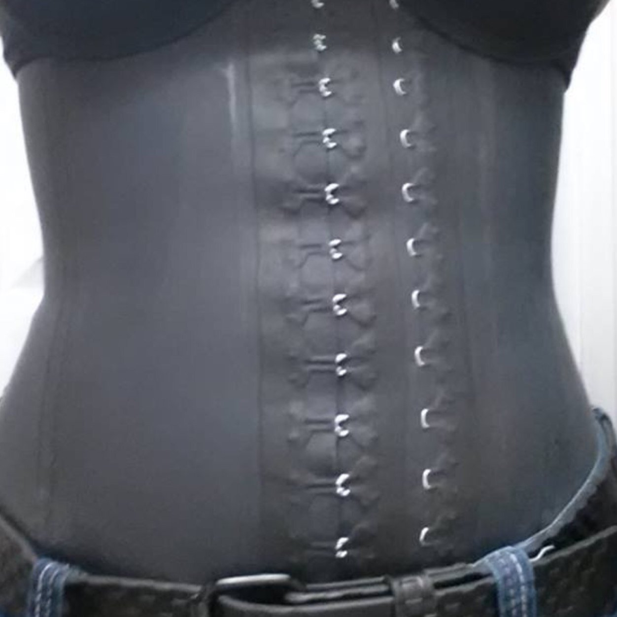 Gem Bodii is waist training for that hourglass shape. Double hooks, correct posture, weight lost through sweat.