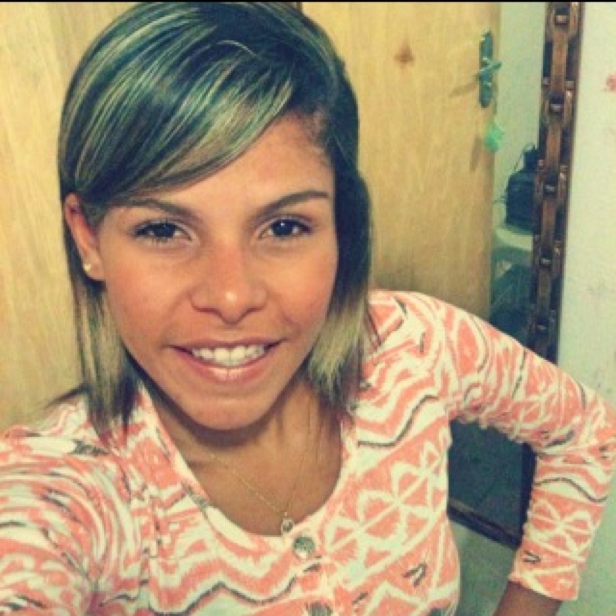 Deus acima de tudo, minha família meu porto seguro, 20 anos, Graduando em Serviço Social, Capricórniana, Determinada, Extrovertida. JESUS meu guia é. ♡♥