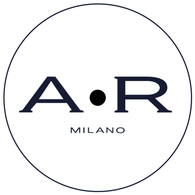 AQUILANO.RIMONDI is an Italian brand characterised by a contemporary design and a refined, artisanal touch.