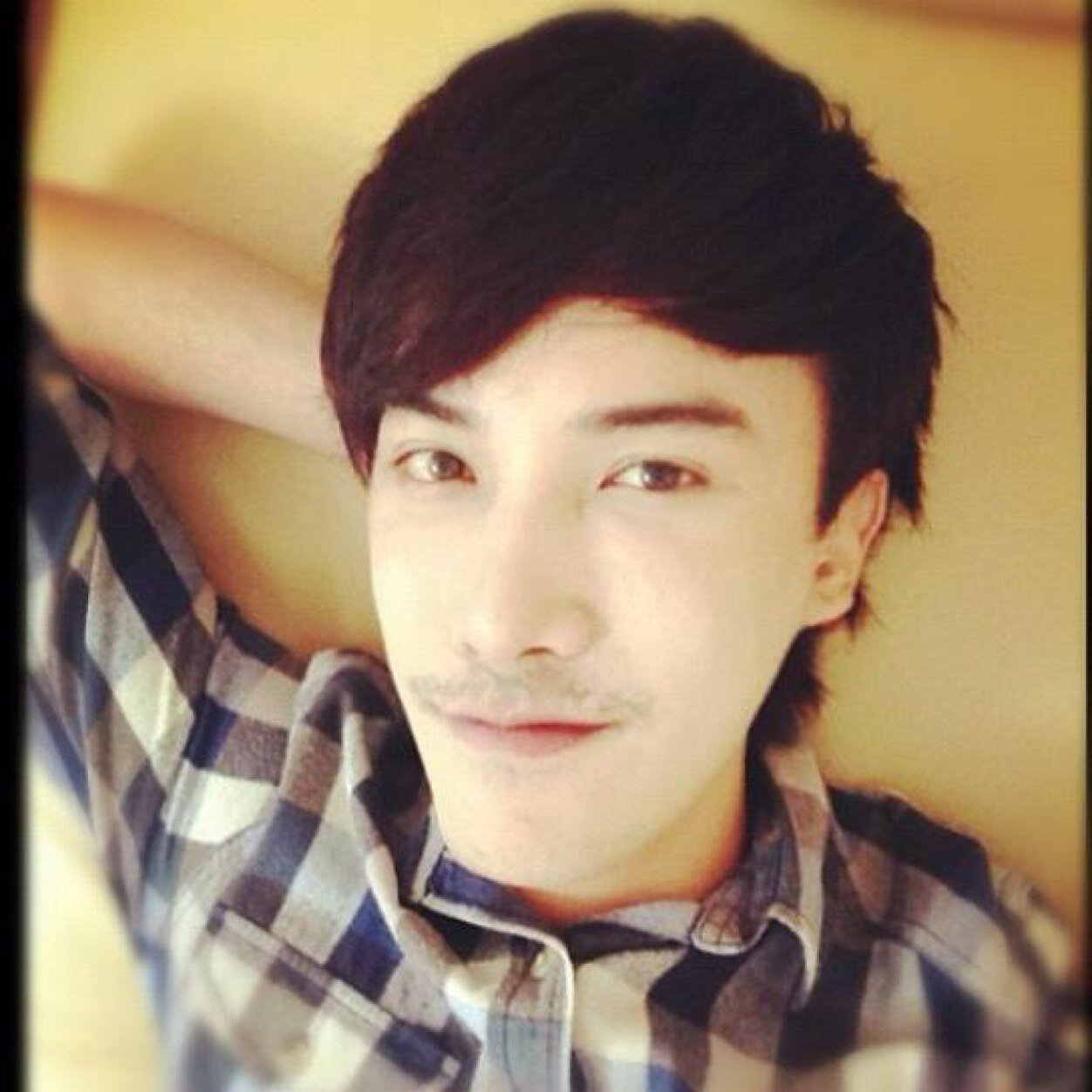 1: ไม่มีอะไรมาก แค่อยากบอกว่า ตามเพื่อนเฟซมาเล่นทวิตฯ #รักเพื่อน . . .55555