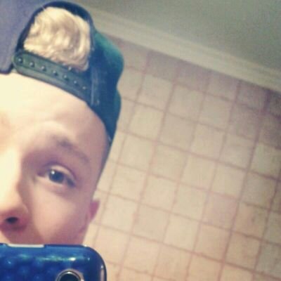 teddwoww's profile picture. Ahogandome en mi propio humo~