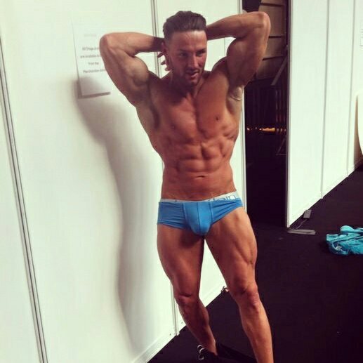 Bulk to boxing-fit transformation. 23 years old Natural Bodybuilder, Construction Professional, Sneakeraddict