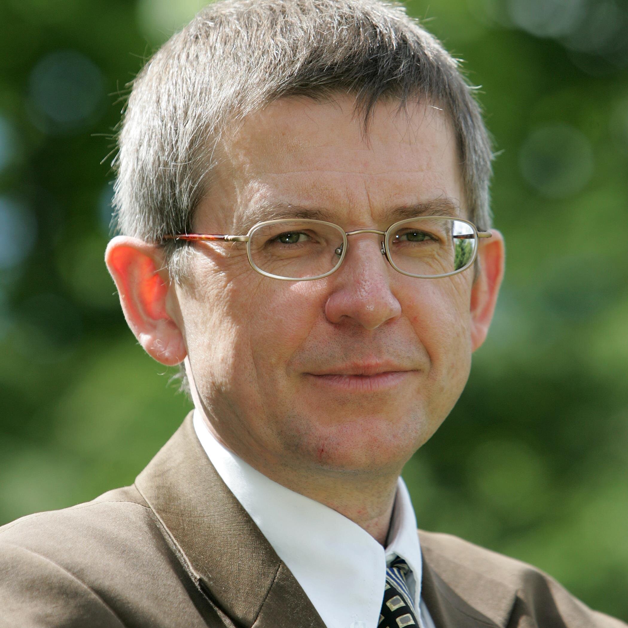Mike Regan of Laser Safety Advisory Ltd is a Laser Protection Adviser in the UK. Laser Safety Consultancy & Training; @SaveFaceUK Advisory Board Vice Chair