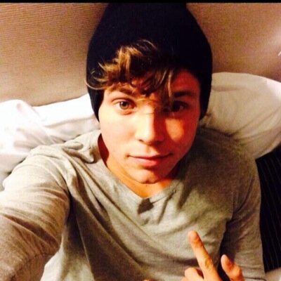 I just gave you a free follow! Go follow @ash__irwin5sos and ask for a fb and you might just get one! ❤️