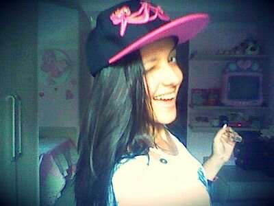extrovertida,modelo,santista,sagitariana,irritante,adoro ter novas amizades e conquistar o que parece ser impossivel. ♥