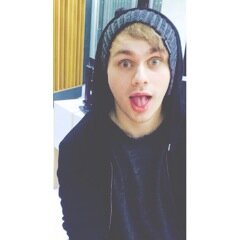 @Ashton5SOCS