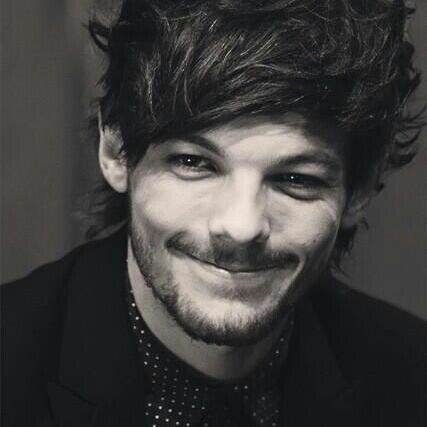 18. Entre cortes. Necesito ser flaca, odio todo mi cuerpo. Amo a Louis Tomlinson. Look into my eyes, it's where my demons hide.
